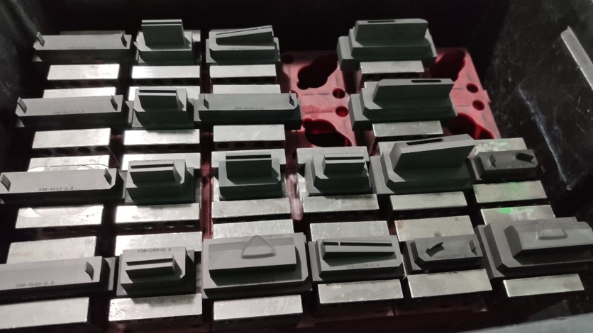 數控雕銑機,模具雕銑機,立式加工中心,石墨雕銑機-凱博數控